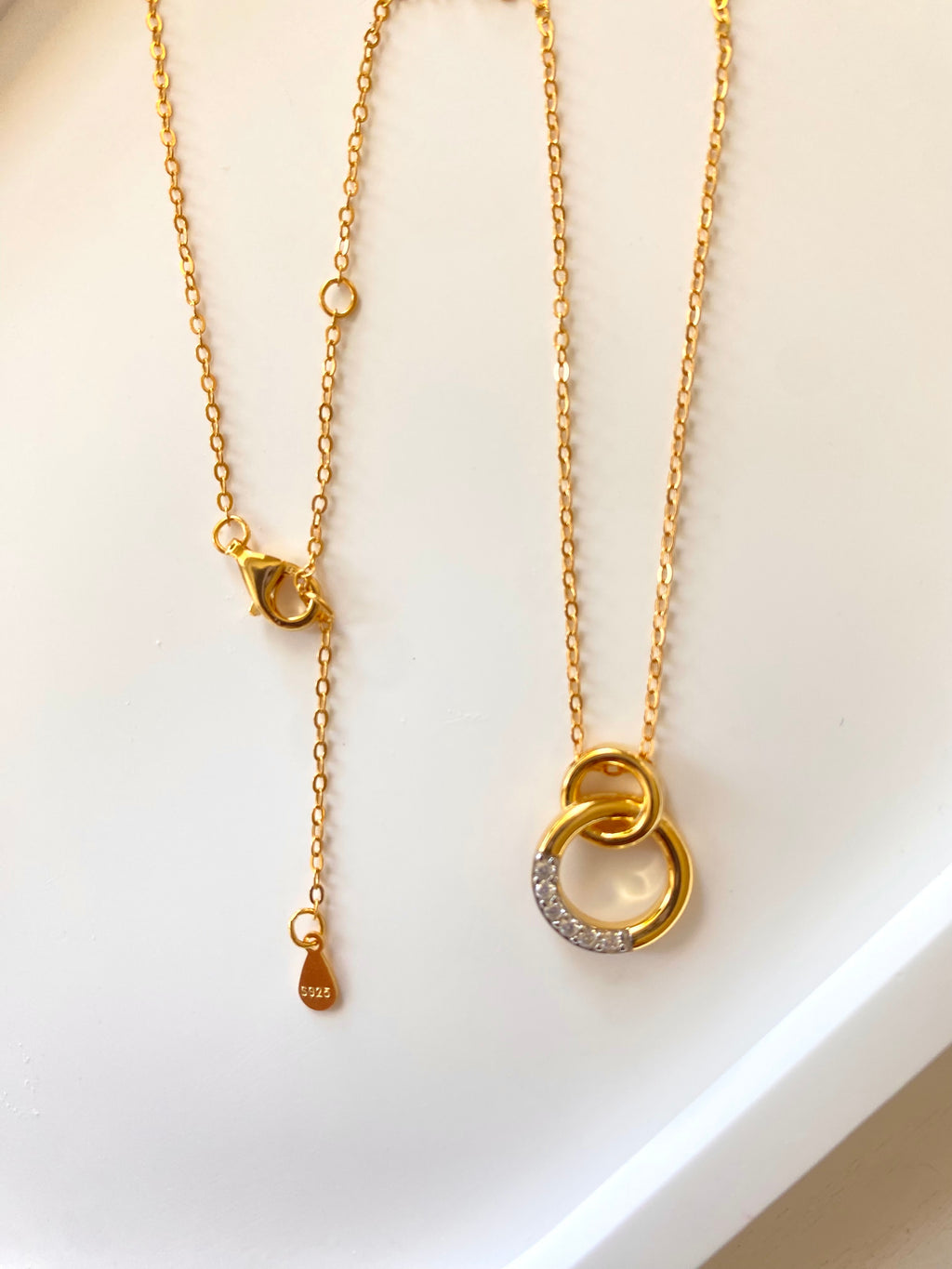 Interlocking Circle Pendant Necklace