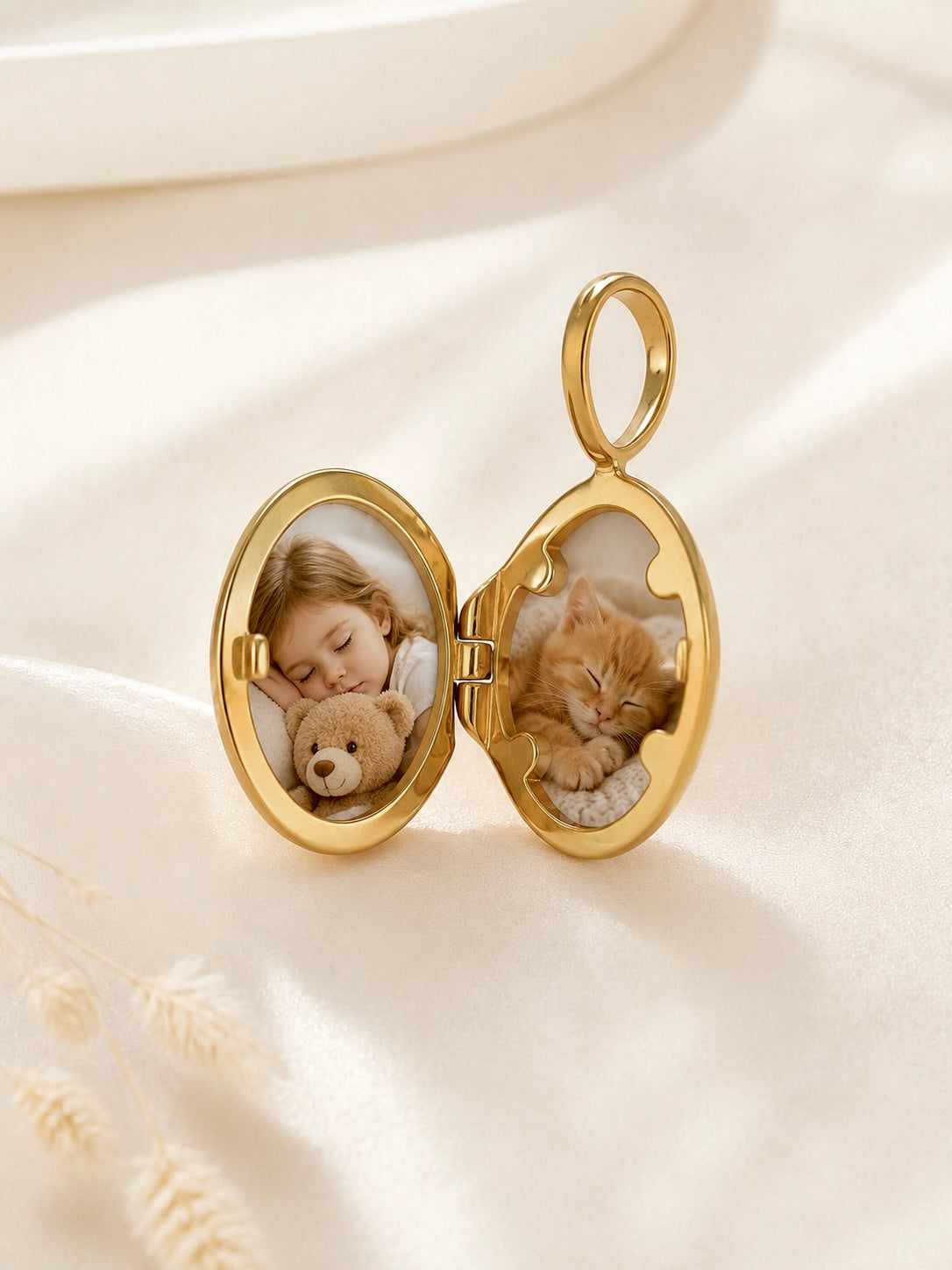 Golden Memory Photo Locket Pendant