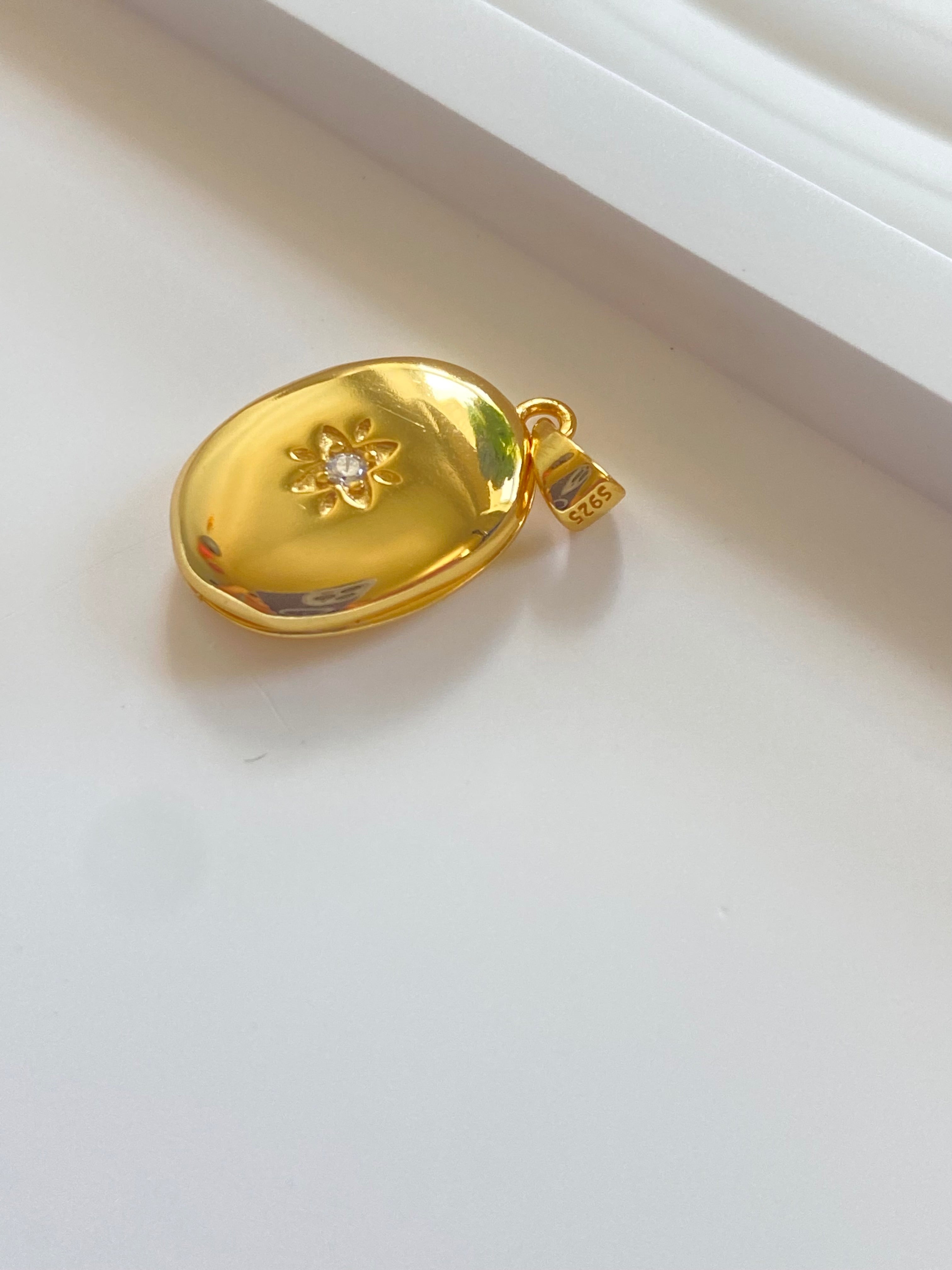 Sunburst Memory Photo Locket Pendant