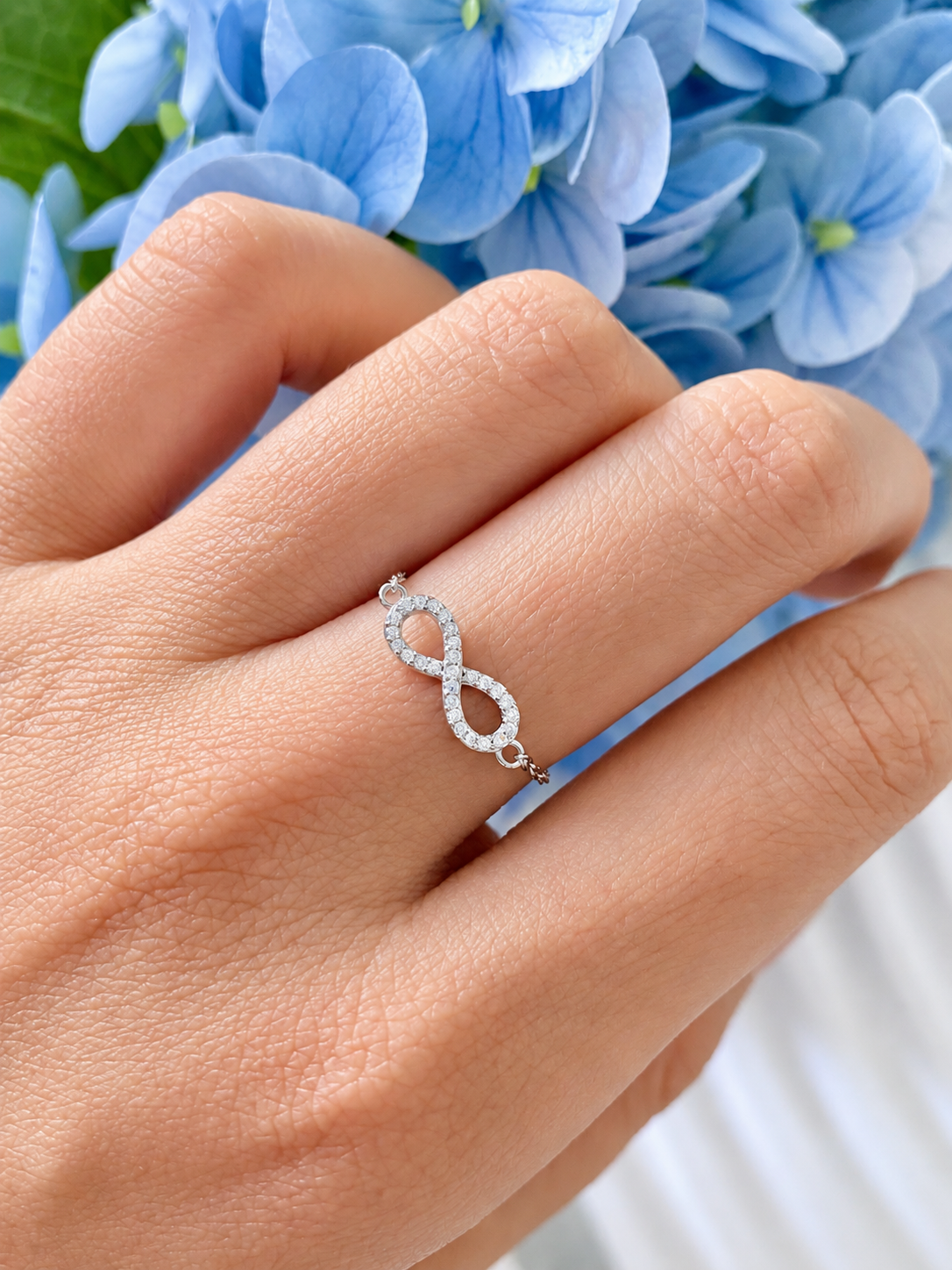Infinity Pavé Adjustable Chain Ring