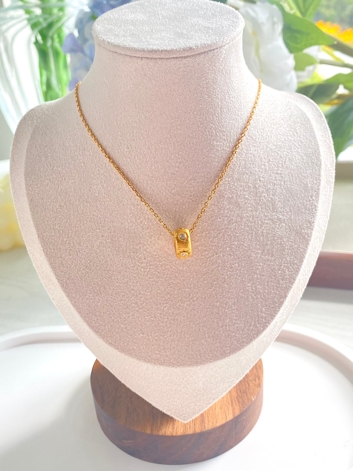 Solara Vintage Brushed Pendant Necklace
