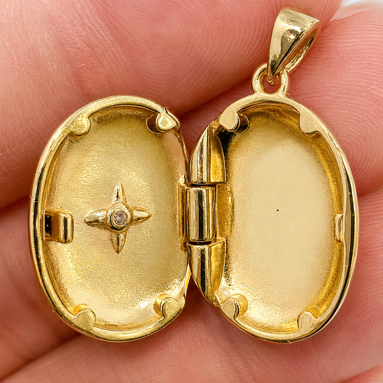 Sunburst Memory Photo Locket Pendant