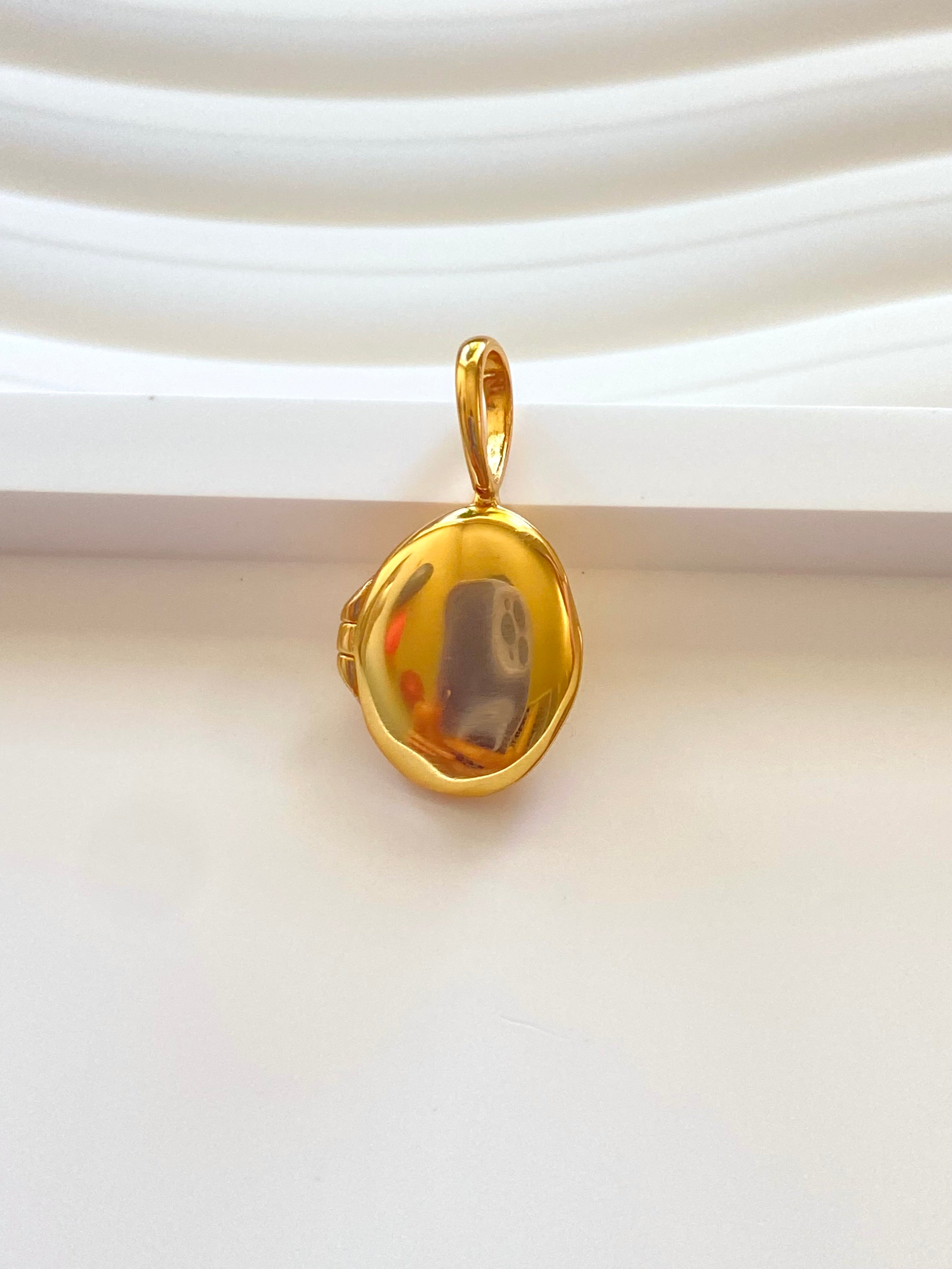 Golden Memory Photo Locket Pendant