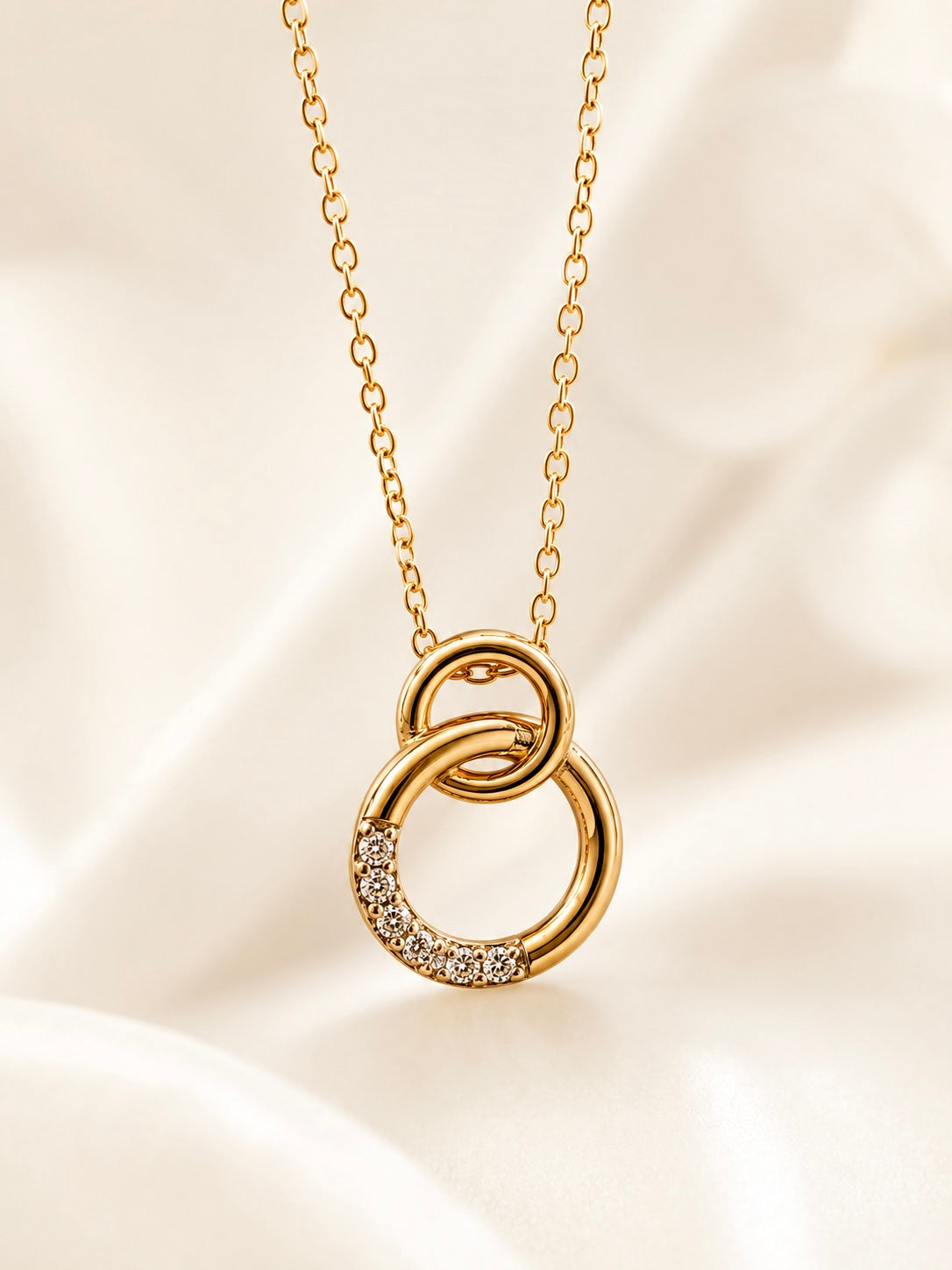 Interlocking Circle Pendant Necklace