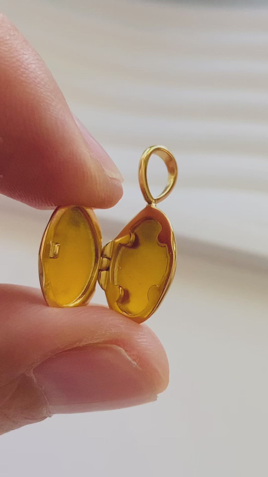 Golden Memory Photo Locket Pendant